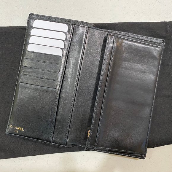 CHANEL Black Leather Wallet/Cardholder - Picture 2 of 3